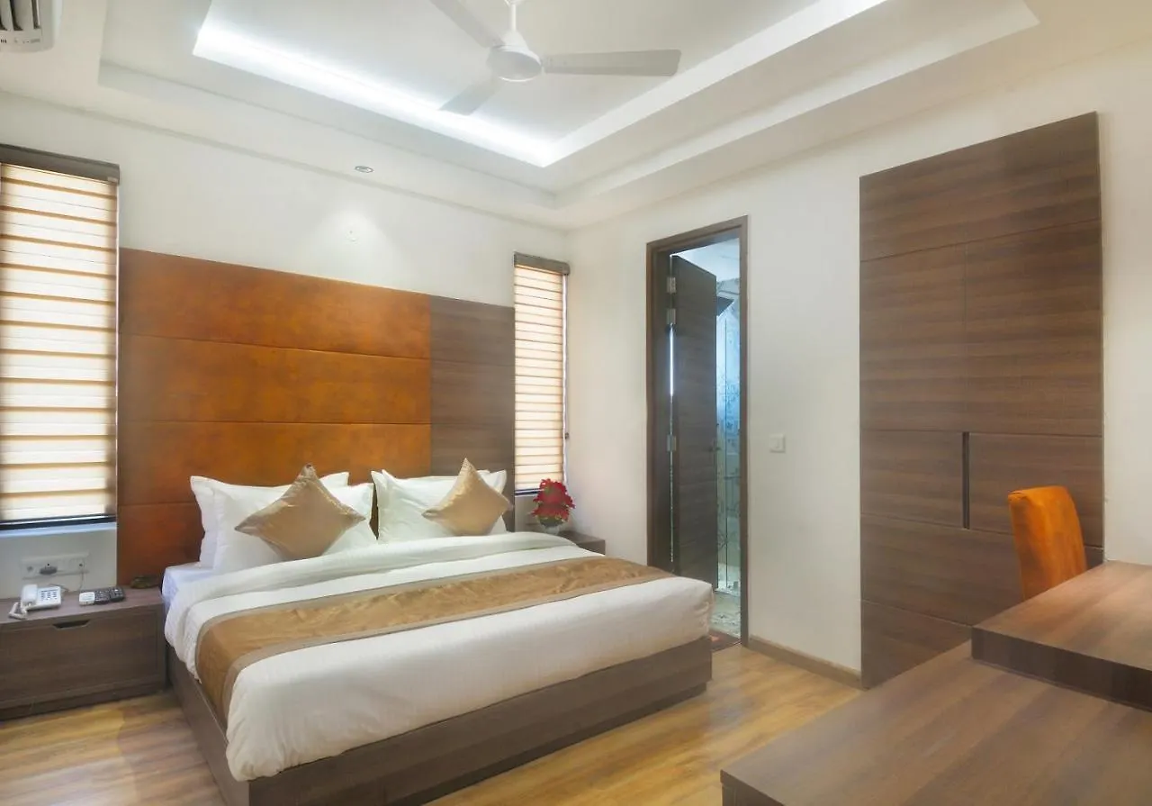 Hotel Primeland New Delhi 3*,